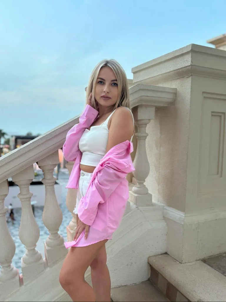 Anne, 28 - VIP Escort in Europe