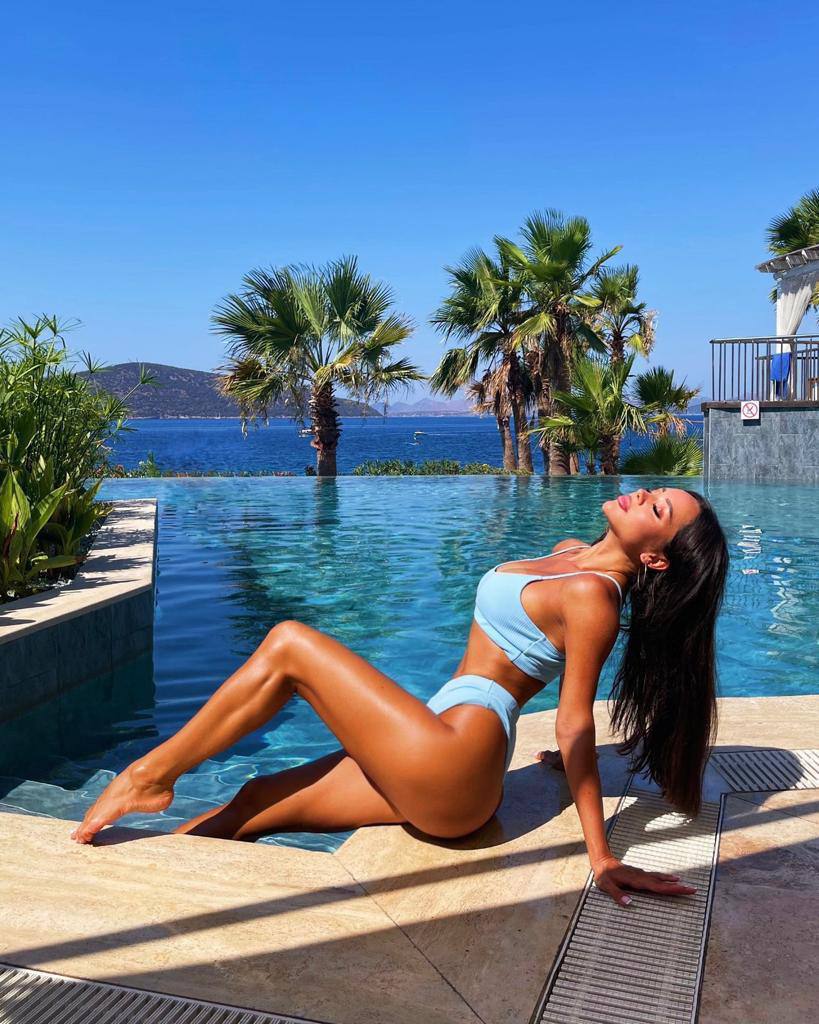 Brenda, 20 - VIP Escort in Europe