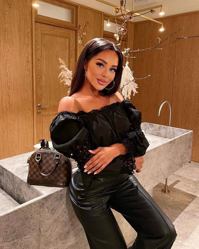 Brenda, 20 - VIP Escort in Europe