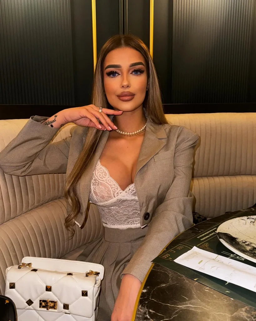 Caroline, 25 - VIP Escort in Europe