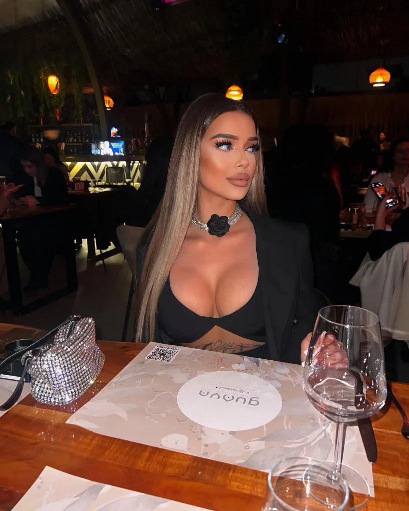 Caroline, 25 - VIP Escort in Europe