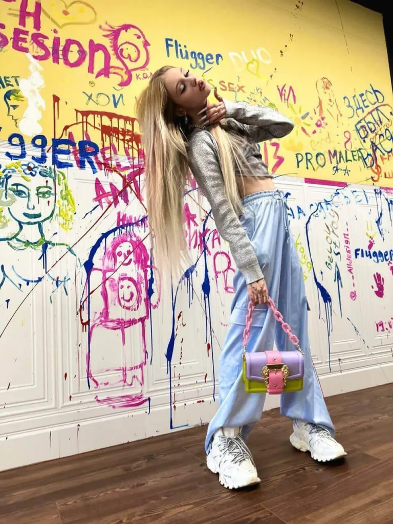 Dorothy, 18 - VIP Escort in Europe