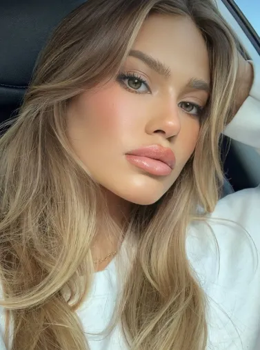 Eleanor, 22 - VIP Escort in Europe