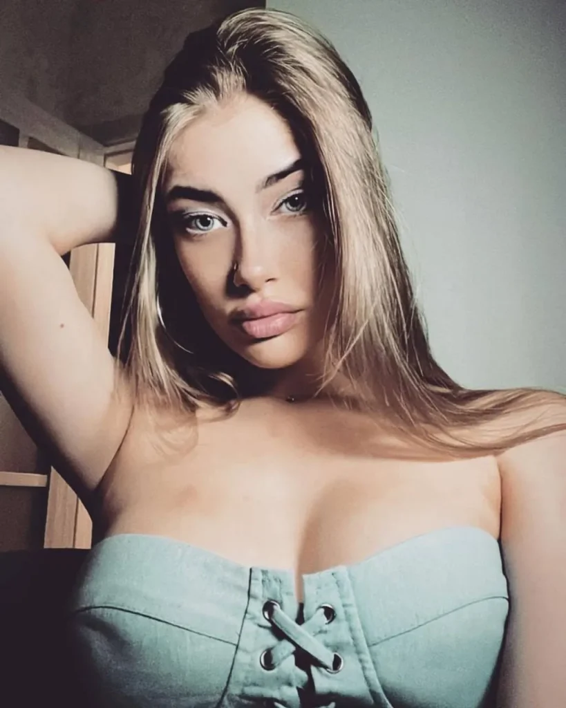 Lena, 22 - VIP Escort in Europe