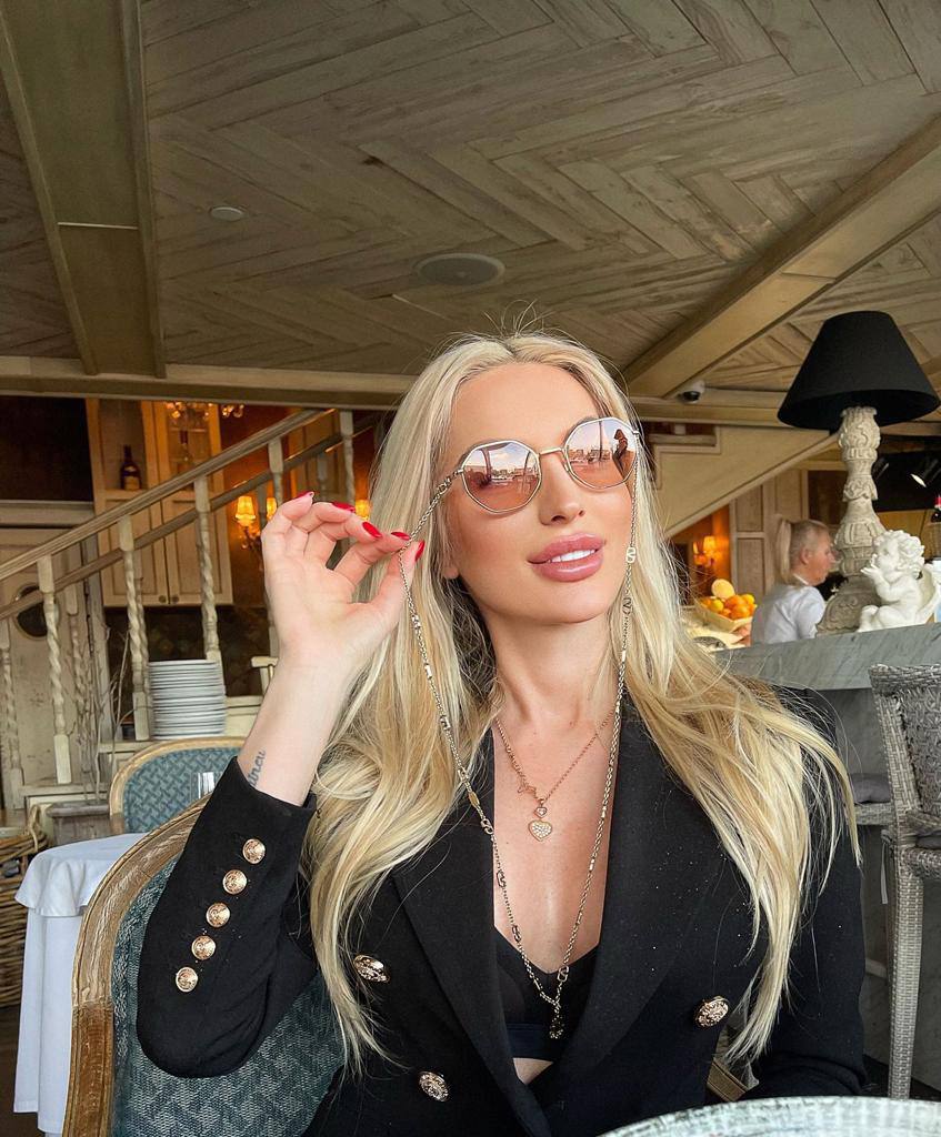 Louise, 22 - VIP Escort in Europe