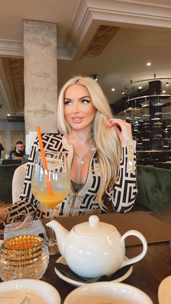 Louise, 22 - VIP Escort in Europe