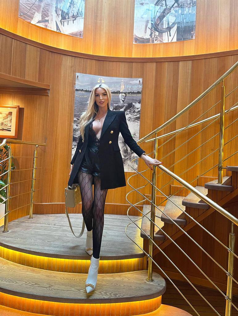 Louise, 22 - VIP Escort in Europe