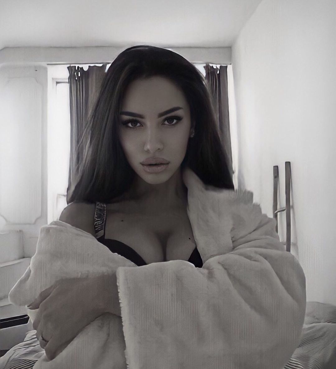 Louise, 21 - VIP Escort in Europe