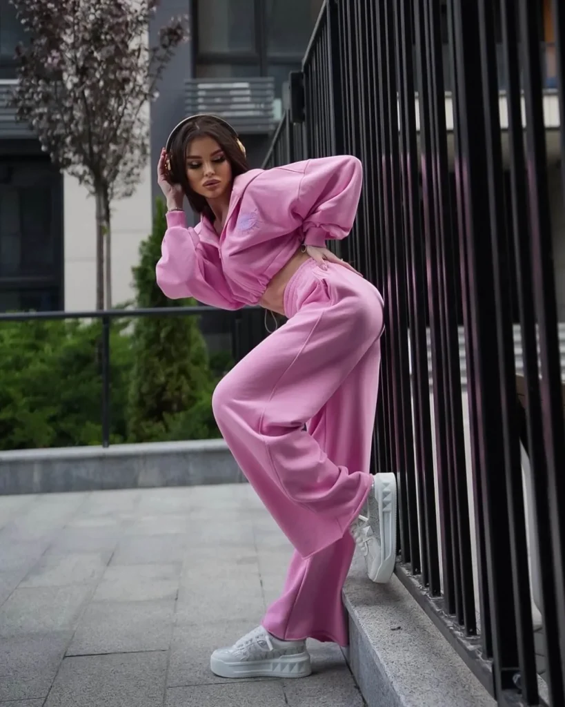 Mia, 22 - VIP Escort in Europe