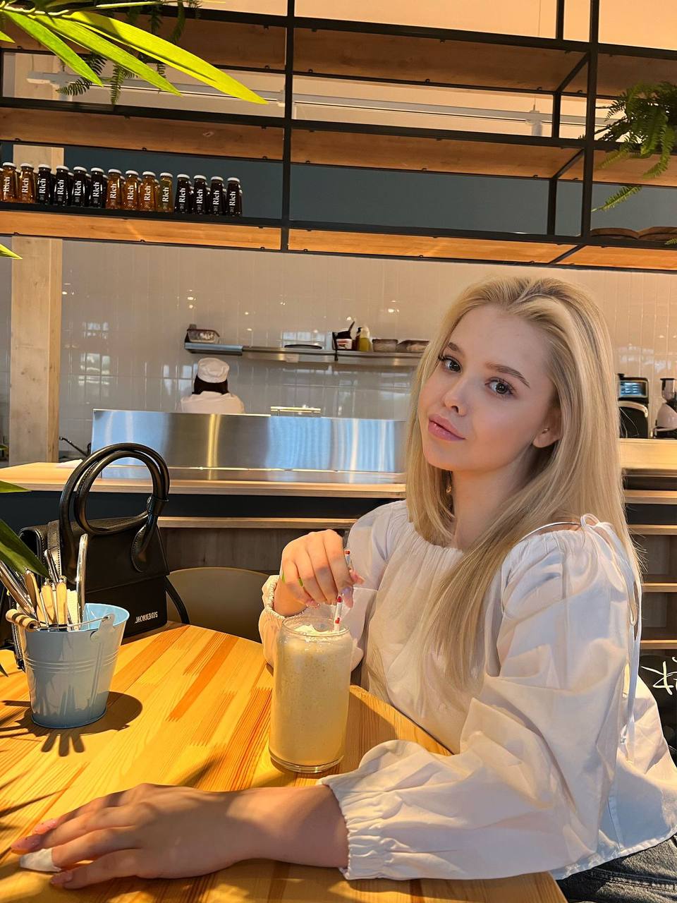 Nicole, 20 - VIP Escort in Europe