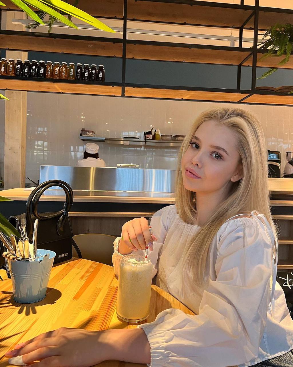 Nicole, 20 - VIP Escort in Europe