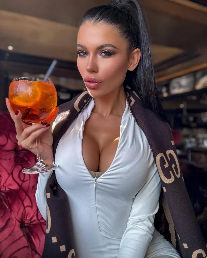 Riley, 26 - VIP Escort in Europe