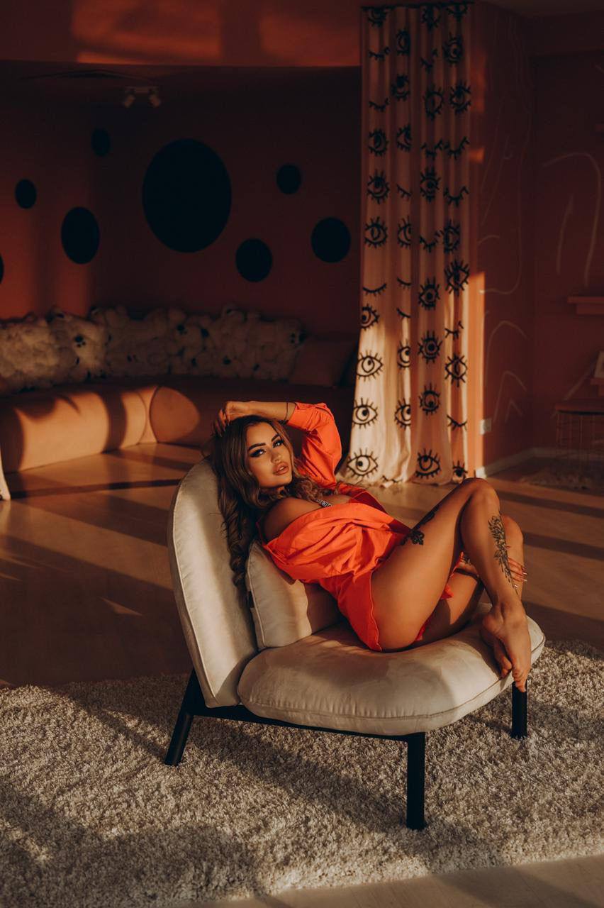Sarah, 19 - VIP Escort in Europe